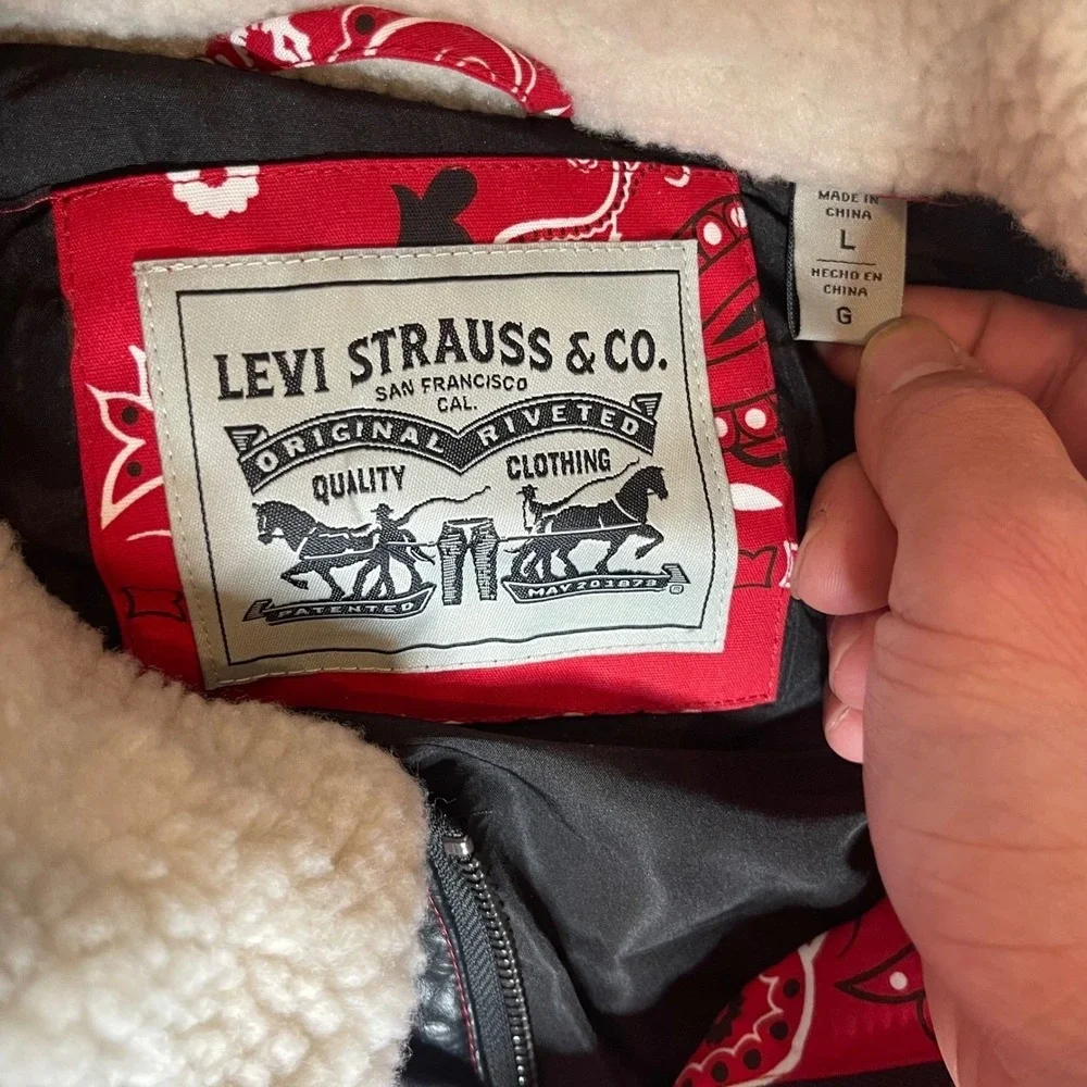 NEW Levis Mens Red Paisley‎ Bandana Western Puffer Jacket Sherpa Collar LARGE